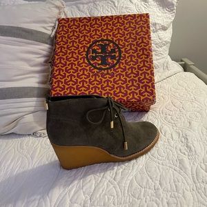 Tory Burch suede wedge bootie, size 8, olive green!